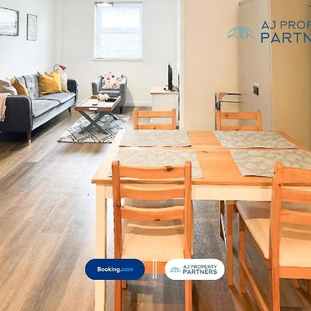 Premium Offer L Last-Minute Escape L Aj Properties L High Street Cheltenham L Parking L Ideal For Short Or Long Stays - Town Centre Apartment, 4 Beds, 1 Bathroom Buitenkant foto