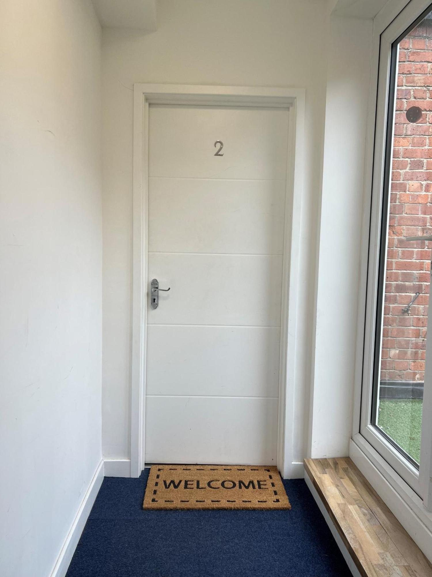 Premium Offer L Last-Minute Escape L Aj Properties L High Street Cheltenham L Parking L Ideal For Short Or Long Stays - Town Centre Apartment, 4 Beds, 1 Bathroom Buitenkant foto