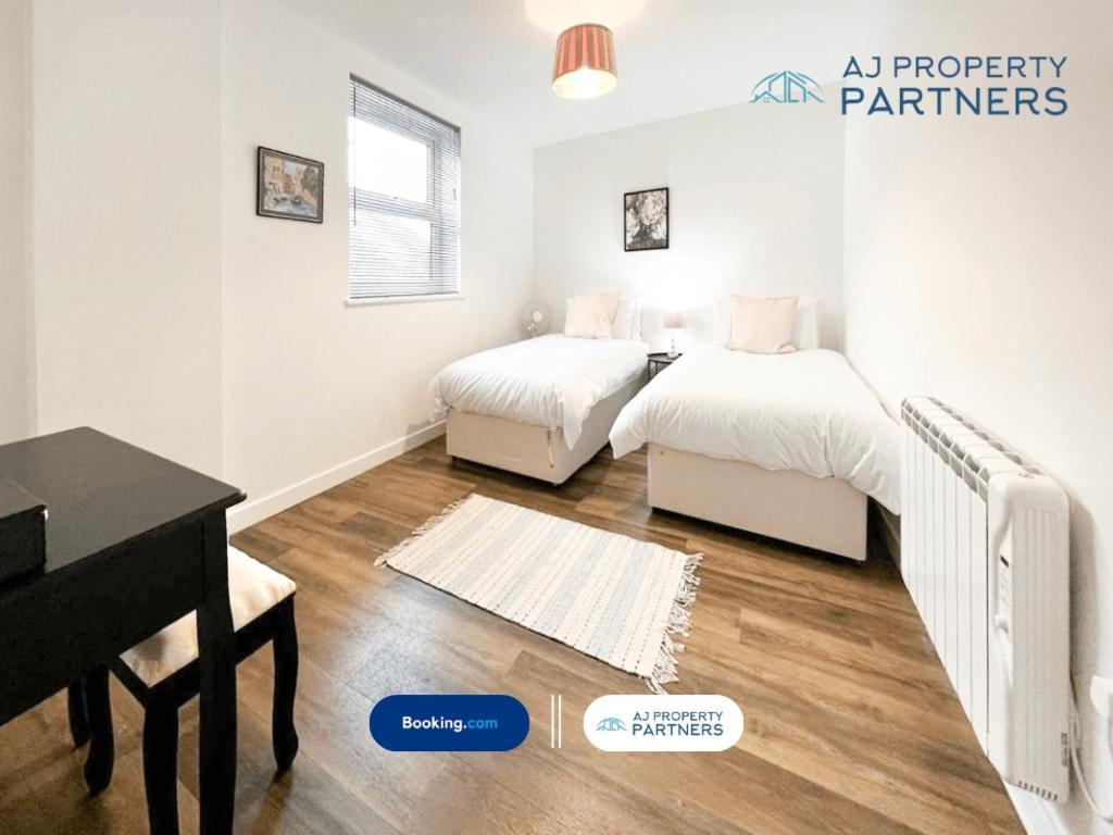 Premium Offer L Last-Minute Escape L Aj Properties L High Street Cheltenham L Parking L Ideal For Short Or Long Stays - Town Centre Apartment, 4 Beds, 1 Bathroom Buitenkant foto
